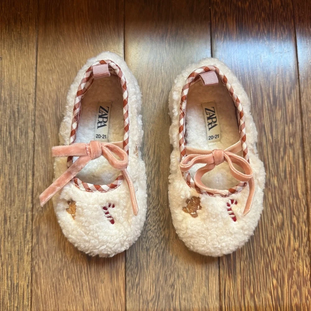 Zara Kids Christmas White and Pink Shoes Size 5.5 Toddler
